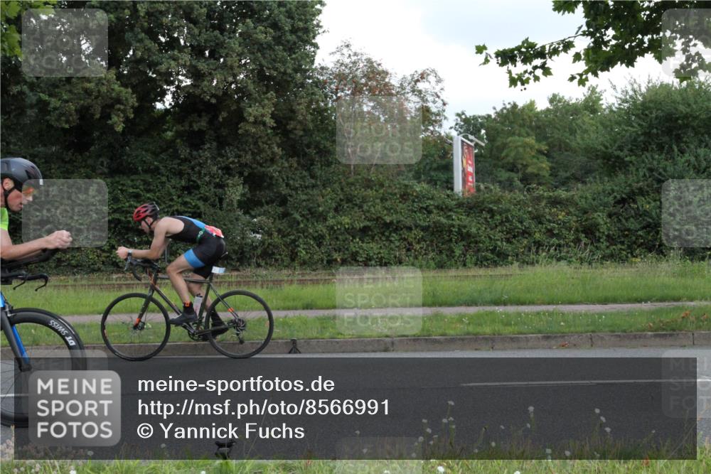 10.08.2025 - GEWOBA Citytriathlon Bremen Yannick Fuchs http://msf.ph/oto/8566991 10.08.2025 12:26:49 Radfahren 644, 668, 703, 710, 846, 889, 903, 928, 939, 946, 948 meine-sportfotos.de