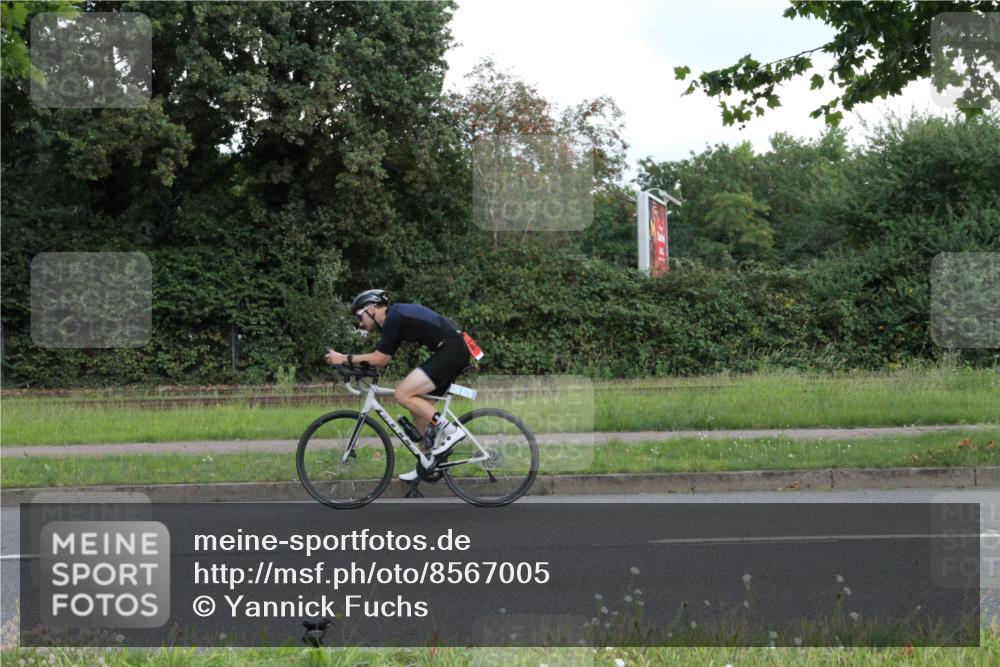 10.08.2025 - GEWOBA Citytriathlon Bremen Yannick Fuchs http://msf.ph/oto/8567005 10.08.2025 12:27:08 Radfahren 607, 633, 703, 727, 918, 928, 948, 1003 meine-sportfotos.de