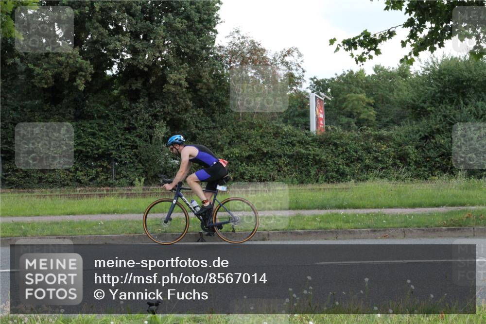 10.08.2025 - GEWOBA Citytriathlon Bremen Yannick Fuchs http://msf.ph/oto/8567014 10.08.2025 12:27:21 Radfahren 568, 586, 607, 633, 792, 835, 918, 929, 962 meine-sportfotos.de