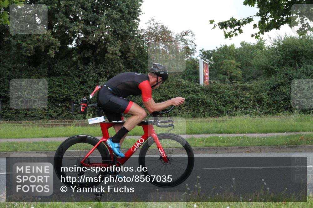 10.08.2025 - GEWOBA Citytriathlon Bremen Yannick Fuchs http://msf.ph/oto/8567035 10.08.2025 12:27:58 Radfahren 593, 669, 674, 676, 697, 712, 713, 716, 800, 819, 885, 907, 963 meine-sportfotos.de
