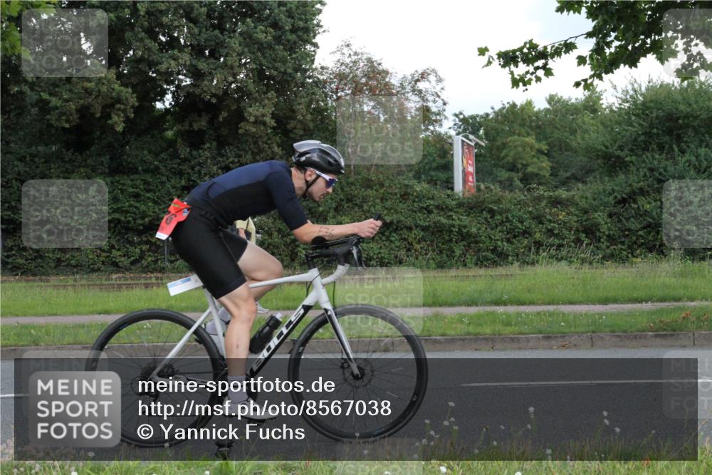 10.08.2025 - GEWOBA Citytriathlon Bremen Yannick Fuchs http://msf.ph/oto/8567038 10.08.2025 12:28:01 Radfahren 593, 651, 669, 674, 676, 697, 712, 713, 716, 748, 800, 819, 885, 907, 963 meine-sportfotos.de