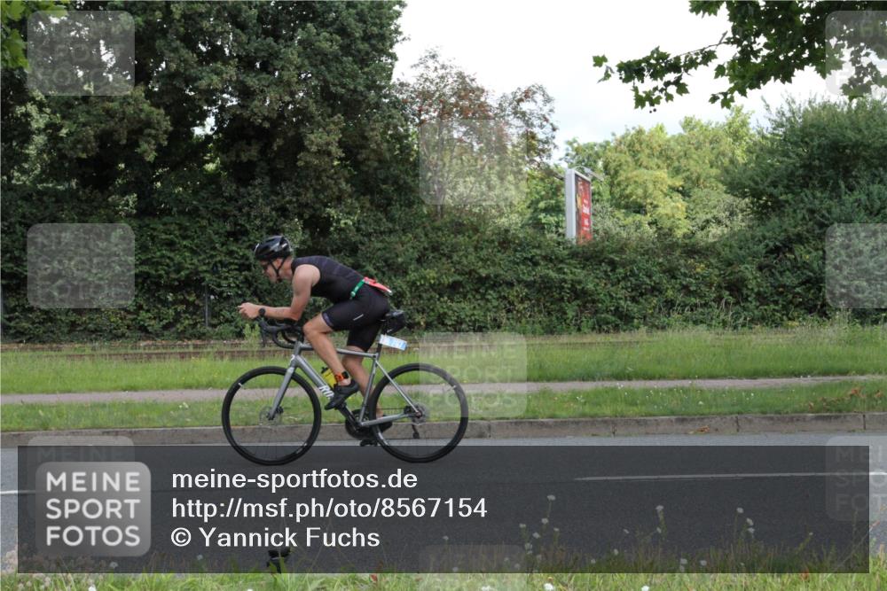 10.08.2025 - GEWOBA Citytriathlon Bremen Yannick Fuchs http://msf.ph/oto/8567154 10.08.2025 12:29:38 Radfahren 645, 679, 687, 751, 771, 922, 927, 942, 1030 meine-sportfotos.de