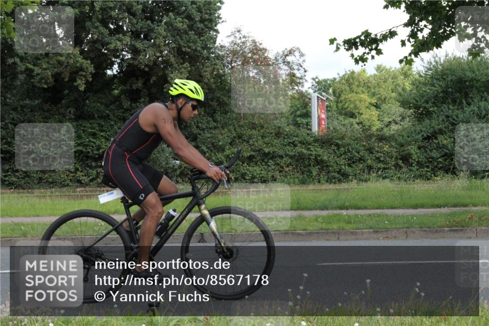 10.08.2025 - GEWOBA Citytriathlon Bremen Yannick Fuchs http://msf.ph/oto/8567178 10.08.2025 12:30:06 Radfahren 640, 675, 699, 717, 760, 769, 875, 884, 935, 960, 1013 meine-sportfotos.de