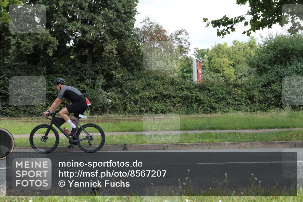 10.08.2025 - GEWOBA Citytriathlon Bremen Yannick Fuchs http://msf.ph/oto/8567207 10.08.2025 12:30:43 Radfahren 587, 752, 767, 916, 924, 937, 951, 1011, 1020, 1022, 1026 meine-sportfotos.de