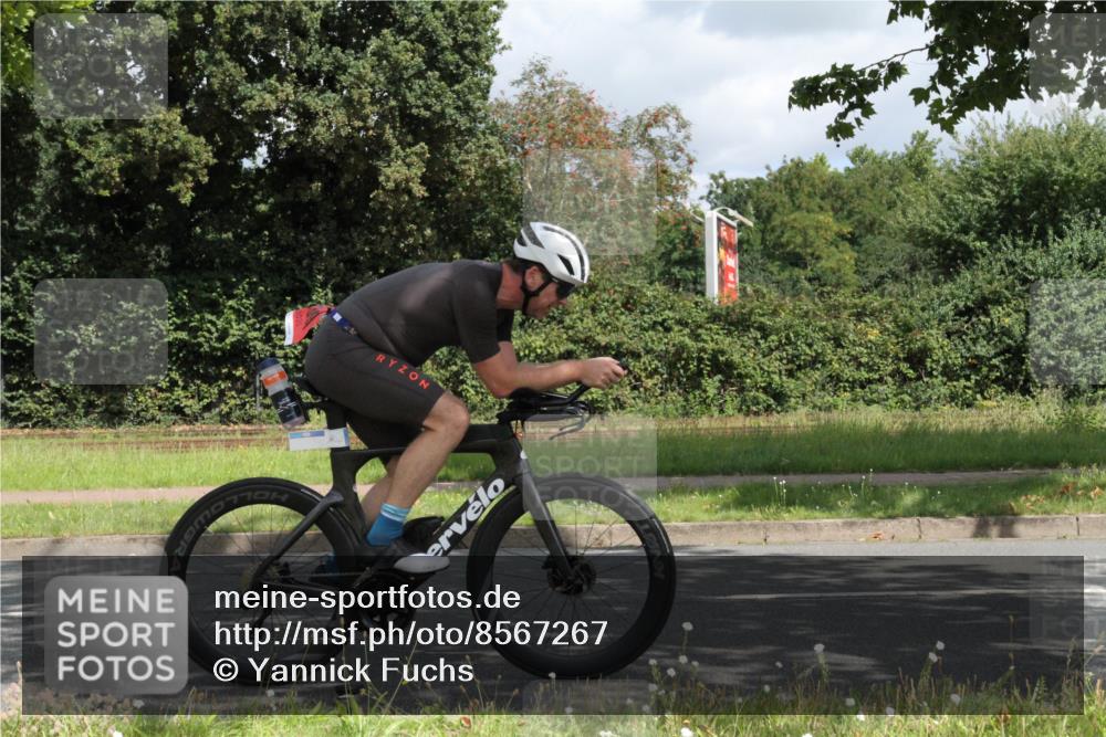 10.08.2025 - GEWOBA Citytriathlon Bremen Yannick Fuchs http://msf.ph/oto/8567267 10.08.2025 12:31:57 Radfahren 552, 615, 627, 657, 666, 667, 689, 770, 806, 838, 839, 857, 873, 876, 888, 897 meine-sportfotos.de