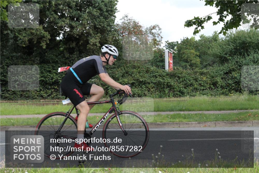 10.08.2025 - GEWOBA Citytriathlon Bremen Yannick Fuchs http://msf.ph/oto/8567282 10.08.2025 12:32:13 Radfahren 551, 682, 689, 735, 770, 806, 838, 857, 876, 888, 897 meine-sportfotos.de