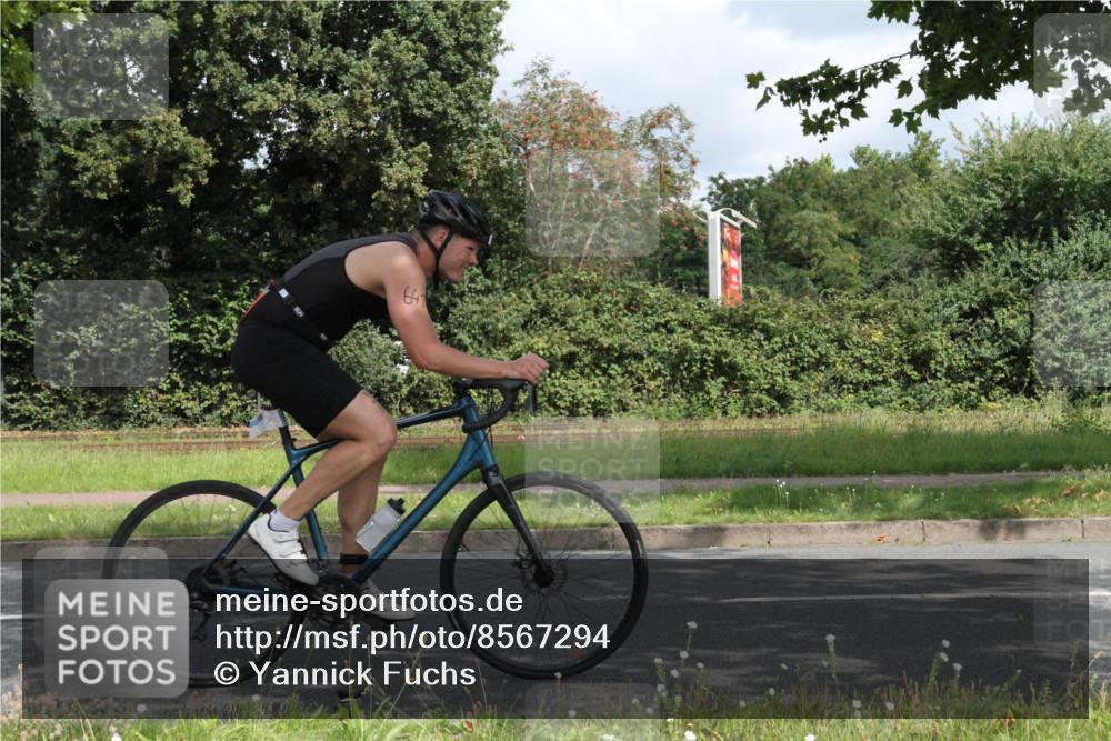 10.08.2025 - GEWOBA Citytriathlon Bremen Yannick Fuchs http://msf.ph/oto/8567294 10.08.2025 12:32:30 Radfahren 551, 641, 643, 648, 735, 776, 840, 959, 1017 meine-sportfotos.de