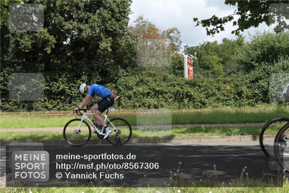 10.08.2025 - GEWOBA Citytriathlon Bremen Yannick Fuchs http://msf.ph/oto/8567306 10.08.2025 12:32:57 Radfahren 566, 604, 626, 664, 681, 715, 824, 852, 1010, 1016 meine-sportfotos.de