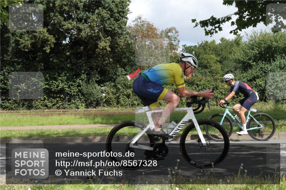 10.08.2025 - GEWOBA Citytriathlon Bremen Yannick Fuchs http://msf.ph/oto/8567328 10.08.2025 12:33:43 Radfahren 560, 635, 741, 820, 856, 895 meine-sportfotos.de