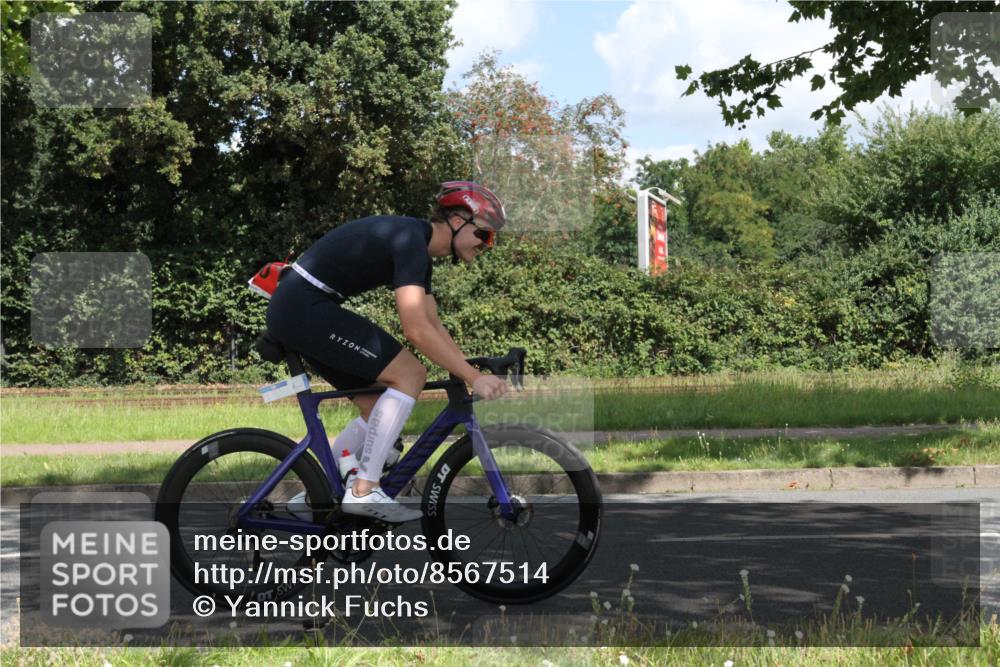 10.08.2025 - GEWOBA Citytriathlon Bremen Yannick Fuchs http://msf.ph/oto/8567514 10.08.2025 12:38:35 Radfahren 557, 634, 662, 740, 772, 797 meine-sportfotos.de