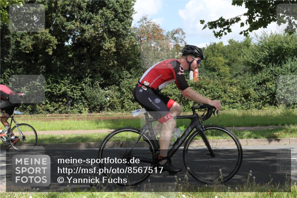 10.08.2025 - GEWOBA Citytriathlon Bremen Yannick Fuchs http://msf.ph/oto/8567517 10.08.2025 12:38:40 Radfahren 555, 634, 662, 740, 762, 772, 797, 892, 940 meine-sportfotos.de