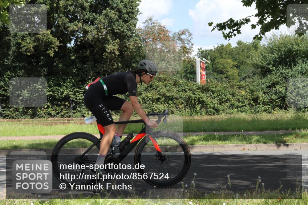 10.08.2025 - GEWOBA Citytriathlon Bremen Yannick Fuchs http://msf.ph/oto/8567524 10.08.2025 12:38:49 Radfahren 555, 634, 662, 720, 740, 762, 772, 797, 892, 940, 978, 1019 meine-sportfotos.de
