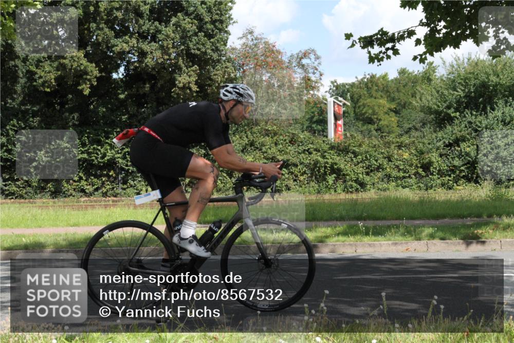 10.08.2025 - GEWOBA Citytriathlon Bremen Yannick Fuchs http://msf.ph/oto/8567532 10.08.2025 12:38:59 Radfahren 555, 658, 720, 740, 762, 892, 900, 940, 969, 978, 1019 meine-sportfotos.de