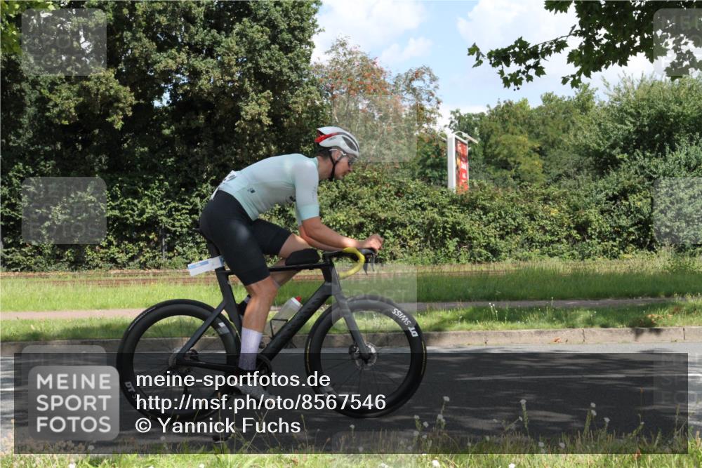 10.08.2025 - GEWOBA Citytriathlon Bremen Yannick Fuchs http://msf.ph/oto/8567546 10.08.2025 12:39:16 Radfahren 658, 696, 709, 729, 758, 869, 900, 969, 1006 meine-sportfotos.de