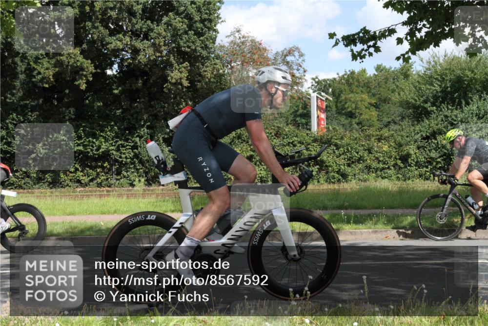 10.08.2025 - GEWOBA Citytriathlon Bremen Yannick Fuchs http://msf.ph/oto/8567592 10.08.2025 12:40:08 Radfahren 559, 596, 602, 690, 706, 721, 779, 815, 831, 880, 883, 890, 896, 899, 1028 meine-sportfotos.de