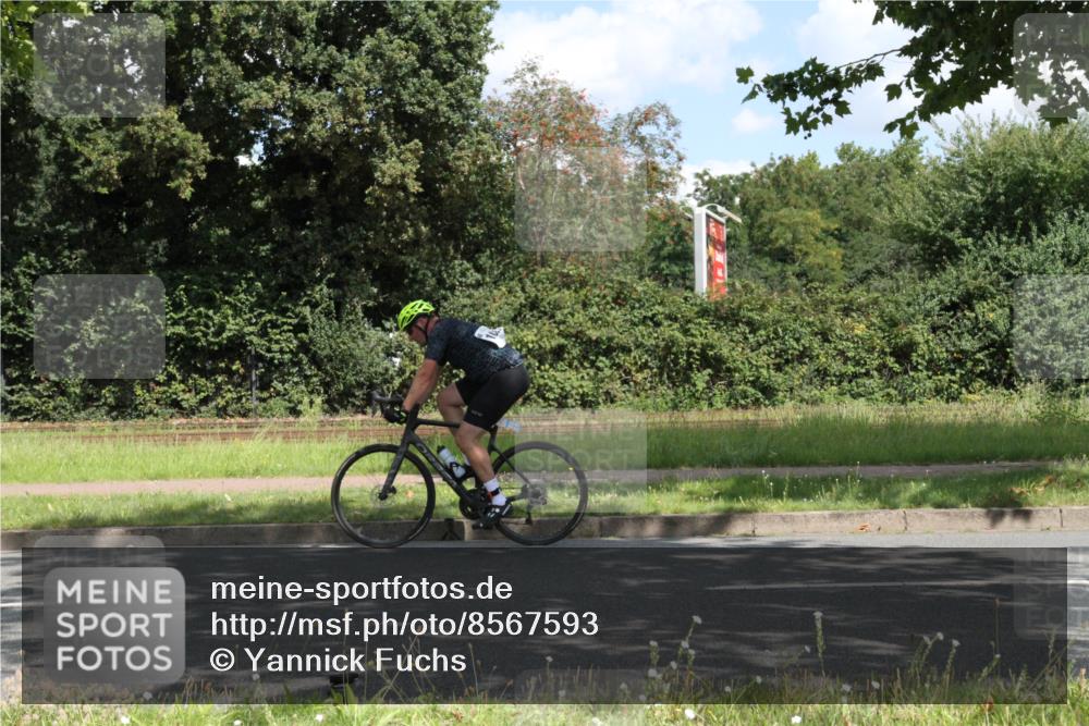 10.08.2025 - GEWOBA Citytriathlon Bremen Yannick Fuchs http://msf.ph/oto/8567593 10.08.2025 12:40:08 Radfahren 559, 596, 602, 690, 706, 721, 779, 815, 831, 880, 883, 890, 896, 899, 1028 meine-sportfotos.de