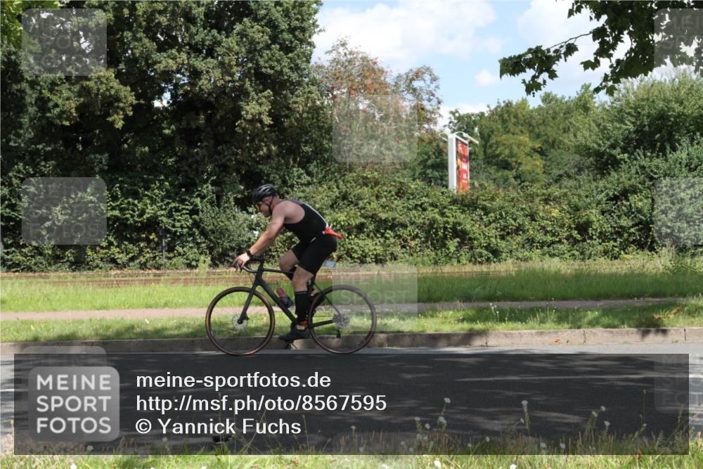 10.08.2025 - GEWOBA Citytriathlon Bremen Yannick Fuchs http://msf.ph/oto/8567595 10.08.2025 12:40:11 Radfahren 559, 596, 602, 690, 706, 721, 779, 815, 831, 880, 883, 890, 896, 899, 1028 meine-sportfotos.de