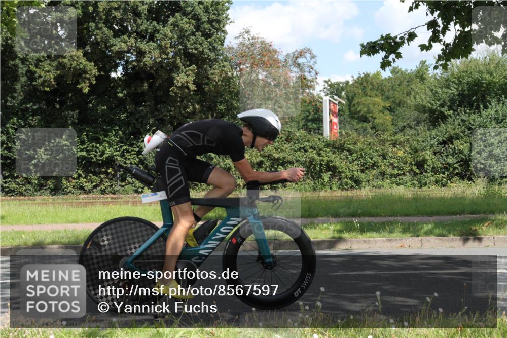 10.08.2025 - GEWOBA Citytriathlon Bremen Yannick Fuchs http://msf.ph/oto/8567597 10.08.2025 12:40:12 Radfahren 559, 596, 602, 690, 706, 721, 779, 815, 831, 880, 883, 890, 896, 899, 975, 1028 meine-sportfotos.de
