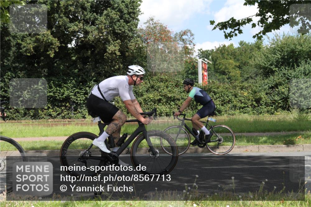 10.08.2025 - GEWOBA Citytriathlon Bremen Yannick Fuchs http://msf.ph/oto/8567713 10.08.2025 12:43:21 Radfahren 612, 646, 677, 885, 945, 964, 1038 meine-sportfotos.de
