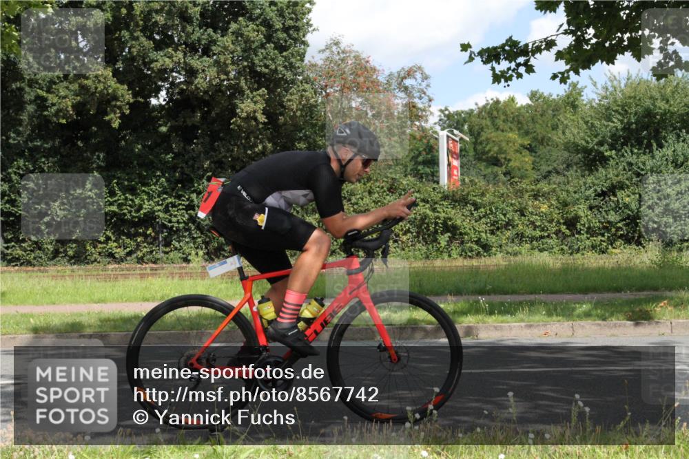 10.08.2025 - GEWOBA Citytriathlon Bremen Yannick Fuchs http://msf.ph/oto/8567742 10.08.2025 12:44:11 Radfahren 661, 669, 693, 703, 713, 731, 746, 908, 965, 1036 meine-sportfotos.de