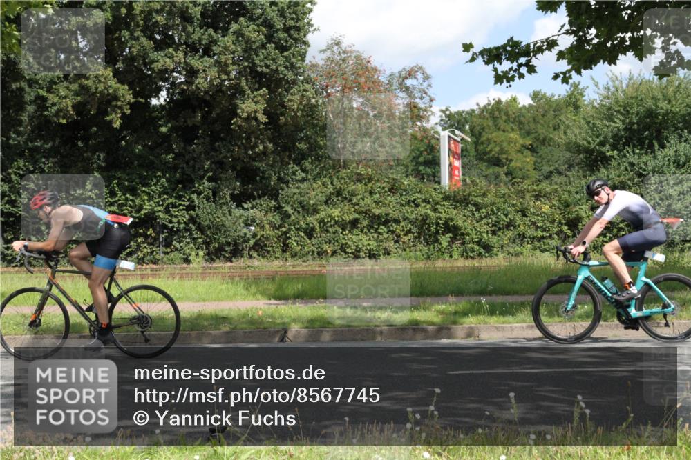 10.08.2025 - GEWOBA Citytriathlon Bremen Yannick Fuchs http://msf.ph/oto/8567745 10.08.2025 12:44:13 Radfahren 661, 669, 693, 703, 713, 731, 746, 908, 965, 1036 meine-sportfotos.de