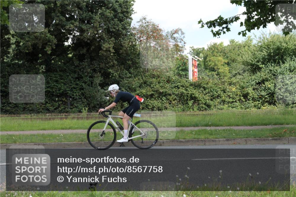 10.08.2025 - GEWOBA Citytriathlon Bremen Yannick Fuchs http://msf.ph/oto/8567758 10.08.2025 12:44:31 Radfahren 586, 607, 669, 693, 703, 713, 746, 800, 819, 911, 965, 1030 meine-sportfotos.de