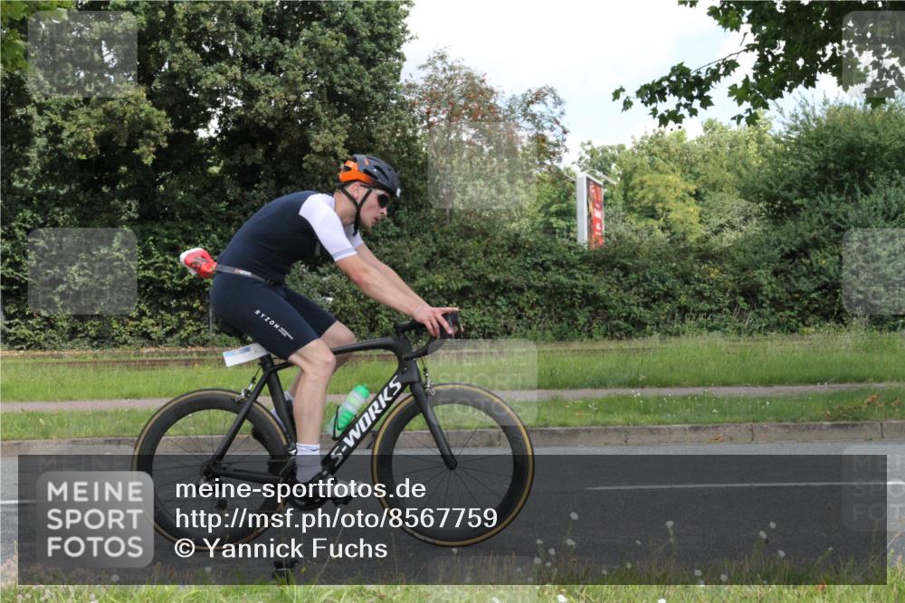 10.08.2025 - GEWOBA Citytriathlon Bremen Yannick Fuchs http://msf.ph/oto/8567759 10.08.2025 12:44:33 Radfahren 586, 607, 669, 713, 746, 800, 819, 911, 958, 965, 1030 meine-sportfotos.de