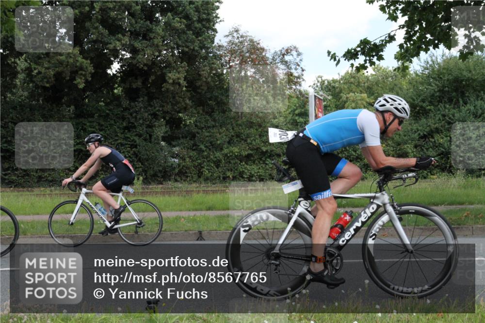 10.08.2025 - GEWOBA Citytriathlon Bremen Yannick Fuchs http://msf.ph/oto/8567765 10.08.2025 12:44:41 Radfahren 586, 607, 638, 800, 809, 819, 958, 1030 meine-sportfotos.de