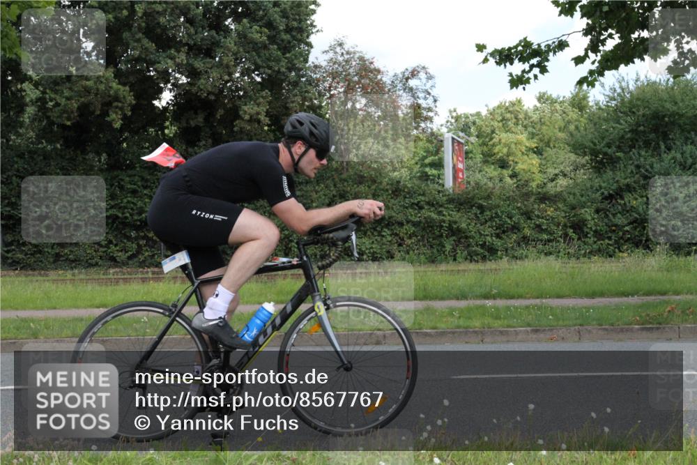 10.08.2025 - GEWOBA Citytriathlon Bremen Yannick Fuchs http://msf.ph/oto/8567767 10.08.2025 12:44:43 Radfahren 586, 607, 638, 800, 809, 819, 958, 1030 meine-sportfotos.de