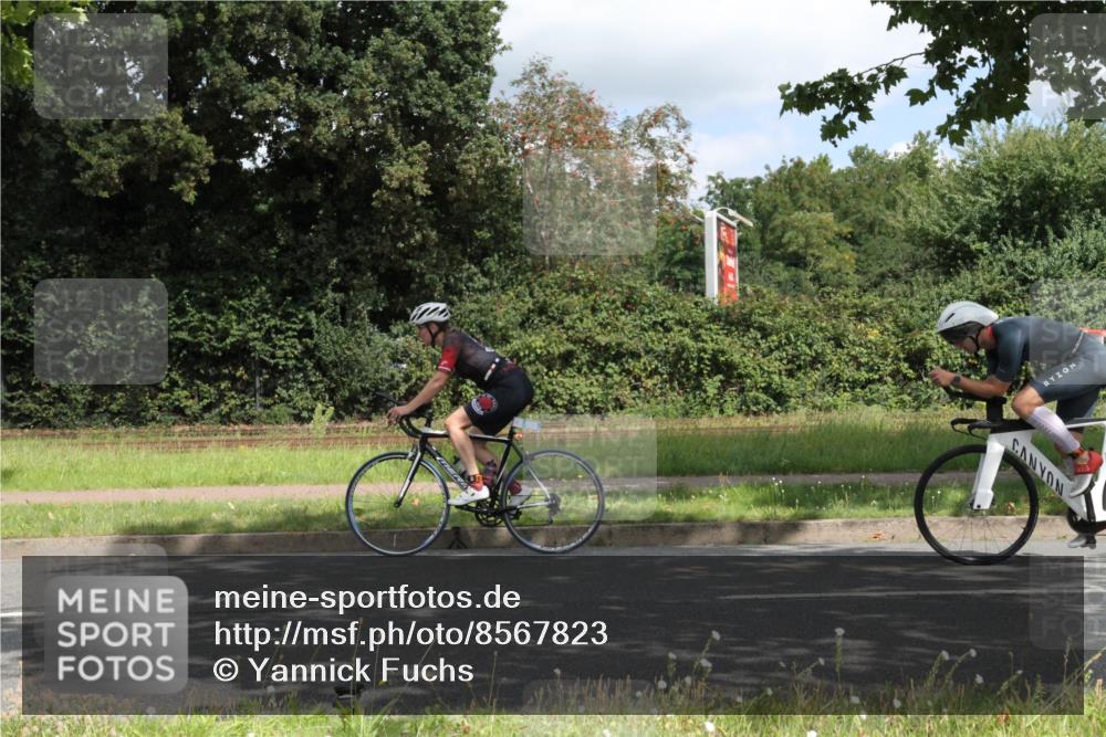 10.08.2025 - GEWOBA Citytriathlon Bremen Yannick Fuchs http://msf.ph/oto/8567823 10.08.2025 12:45:56 Radfahren 574, 651, 674, 685, 697, 748, 771, 812, 898, 928, 929 meine-sportfotos.de