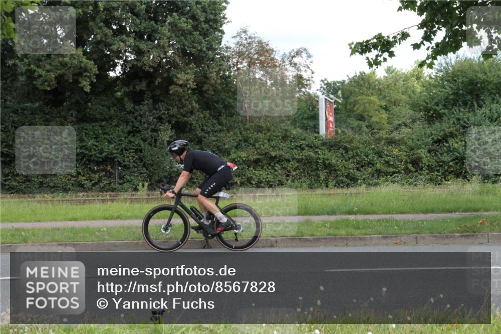 10.08.2025 - GEWOBA Citytriathlon Bremen Yannick Fuchs http://msf.ph/oto/8567828 10.08.2025 12:45:59 Radfahren 574, 651, 674, 685, 697, 771, 812, 898, 928, 929, 1011 meine-sportfotos.de
