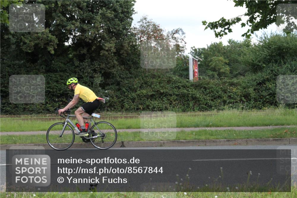 10.08.2025 - GEWOBA Citytriathlon Bremen Yannick Fuchs http://msf.ph/oto/8567844 10.08.2025 12:46:24 Radfahren 625, 948, 962 meine-sportfotos.de