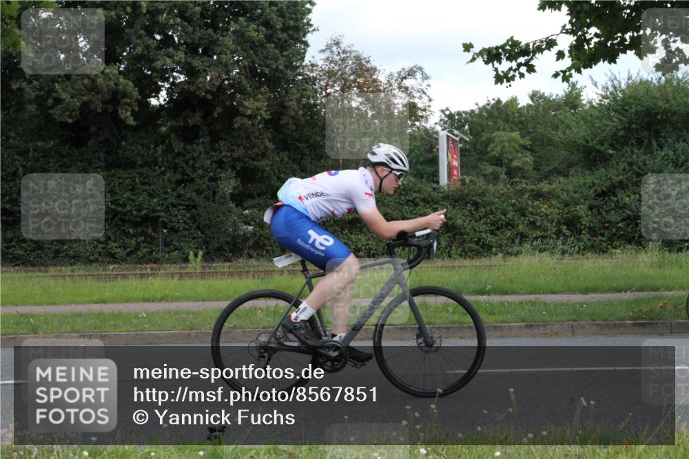 10.08.2025 - GEWOBA Citytriathlon Bremen Yannick Fuchs http://msf.ph/oto/8567851 10.08.2025 12:46:39 Radfahren 576, 605, 799, 823, 903, 918, 962, 1007, 1020 meine-sportfotos.de