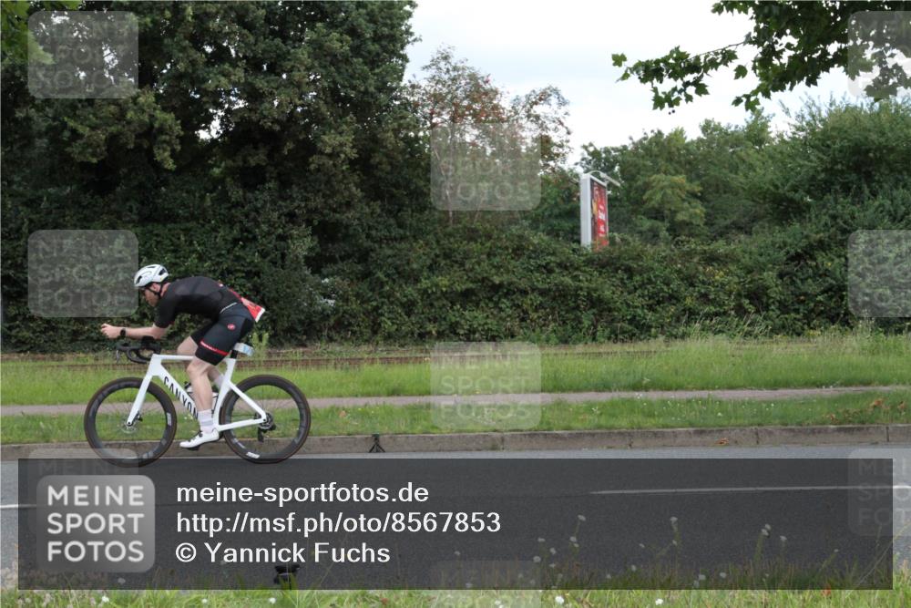 10.08.2025 - GEWOBA Citytriathlon Bremen Yannick Fuchs http://msf.ph/oto/8567853 10.08.2025 12:46:40 Radfahren 576, 605, 799, 823, 903, 918, 962, 1007, 1020 meine-sportfotos.de