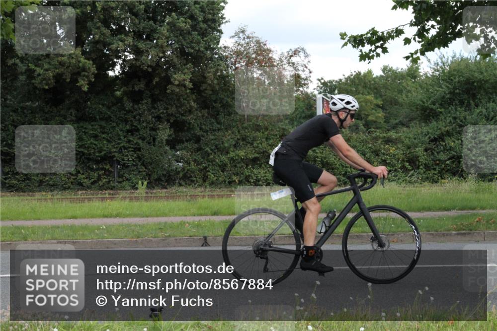 10.08.2025 - GEWOBA Citytriathlon Bremen Yannick Fuchs http://msf.ph/oto/8567884 10.08.2025 12:47:12 Radfahren 573, 583, 622, 640, 645, 659, 675, 733, 751, 760, 769, 792, 875, 960, 981, 1013 meine-sportfotos.de