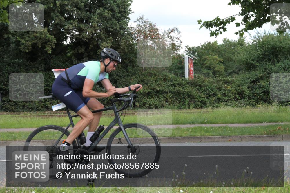 10.08.2025 - GEWOBA Citytriathlon Bremen Yannick Fuchs http://msf.ph/oto/8567885 10.08.2025 12:47:13 Radfahren 573, 583, 622, 640, 645, 659, 675, 733, 751, 760, 769, 792, 875, 960, 981, 1013 meine-sportfotos.de