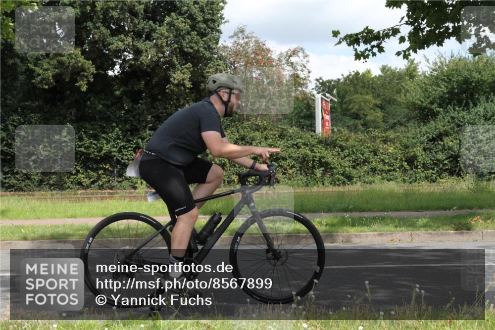 10.08.2025 - GEWOBA Citytriathlon Bremen Yannick Fuchs http://msf.ph/oto/8567899 10.08.2025 12:47:40 Radfahren 566, 587, 590, 654, 745, 753, 801, 884, 916, 943, 951 meine-sportfotos.de