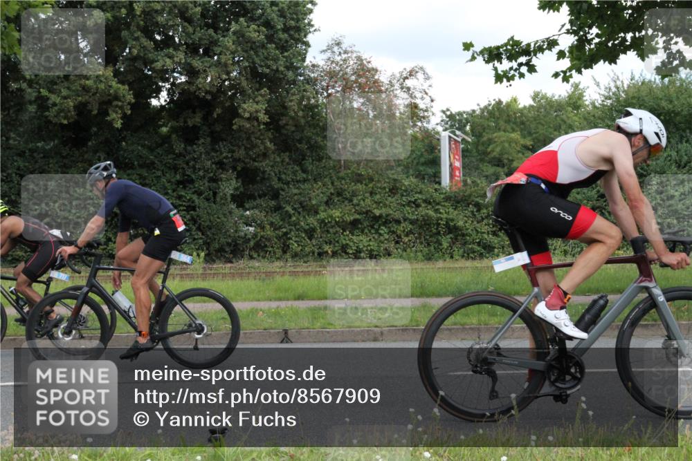 10.08.2025 - GEWOBA Citytriathlon Bremen Yannick Fuchs http://msf.ph/oto/8567909 10.08.2025 12:47:49 Radfahren 566, 587, 590, 679, 745, 767, 801, 884, 916, 941, 943, 951 meine-sportfotos.de