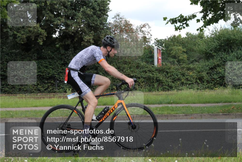 10.08.2025 - GEWOBA Citytriathlon Bremen Yannick Fuchs http://msf.ph/oto/8567918 10.08.2025 12:47:56 Radfahren 566, 587, 590, 656, 679, 767, 801, 884, 916, 941, 943, 951 meine-sportfotos.de