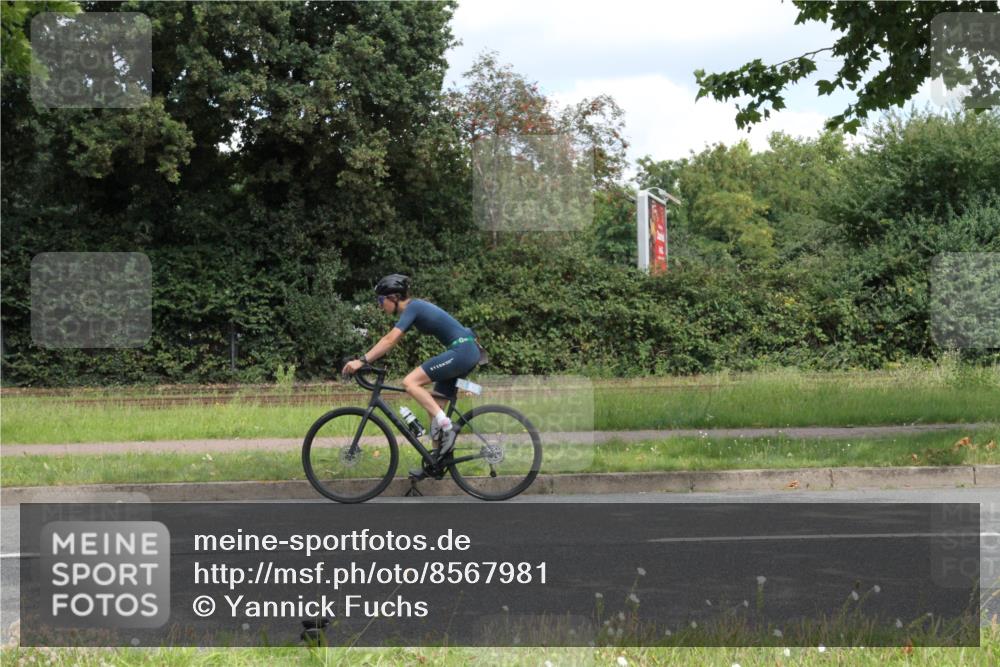 10.08.2025 - GEWOBA Citytriathlon Bremen Yannick Fuchs http://msf.ph/oto/8567981 10.08.2025 12:49:10 Radfahren 593, 641, 649, 682, 806, 840, 863, 942, 950, 1010, 1027 meine-sportfotos.de