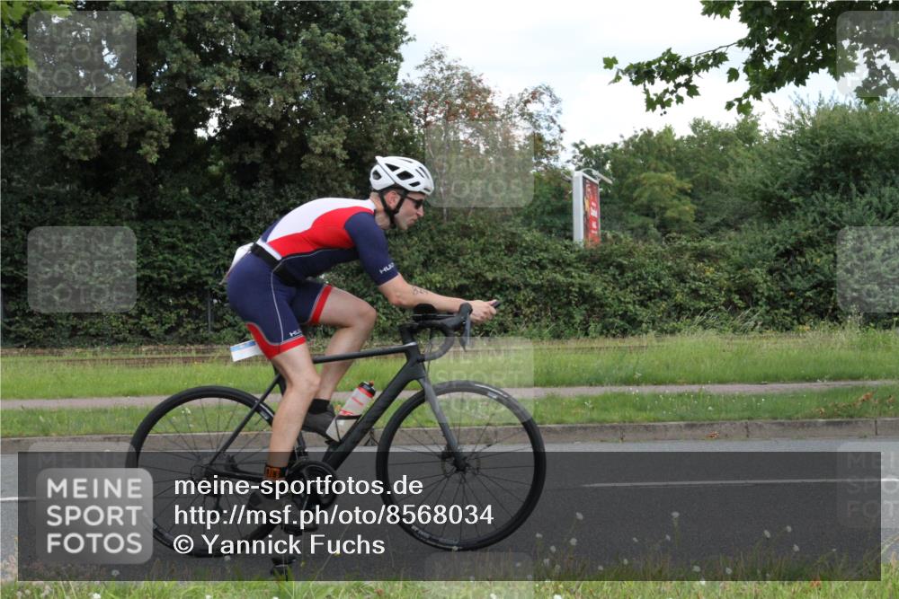 10.08.2025 - GEWOBA Citytriathlon Bremen Yannick Fuchs http://msf.ph/oto/8568034 10.08.2025 12:50:33 Radfahren 553, 584, 626, 735, 770, 820, 824, 836, 859, 867, 914, 1016 meine-sportfotos.de