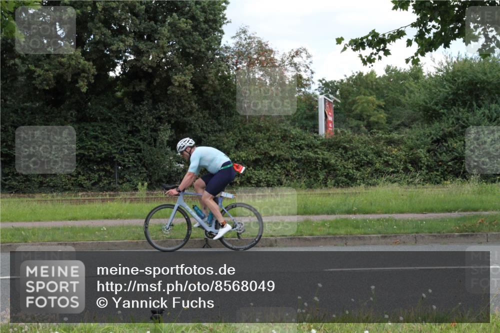 10.08.2025 - GEWOBA Citytriathlon Bremen Yannick Fuchs http://msf.ph/oto/8568049 10.08.2025 12:50:51 Radfahren 553, 584, 681, 776, 894, 914, 937, 1016 meine-sportfotos.de