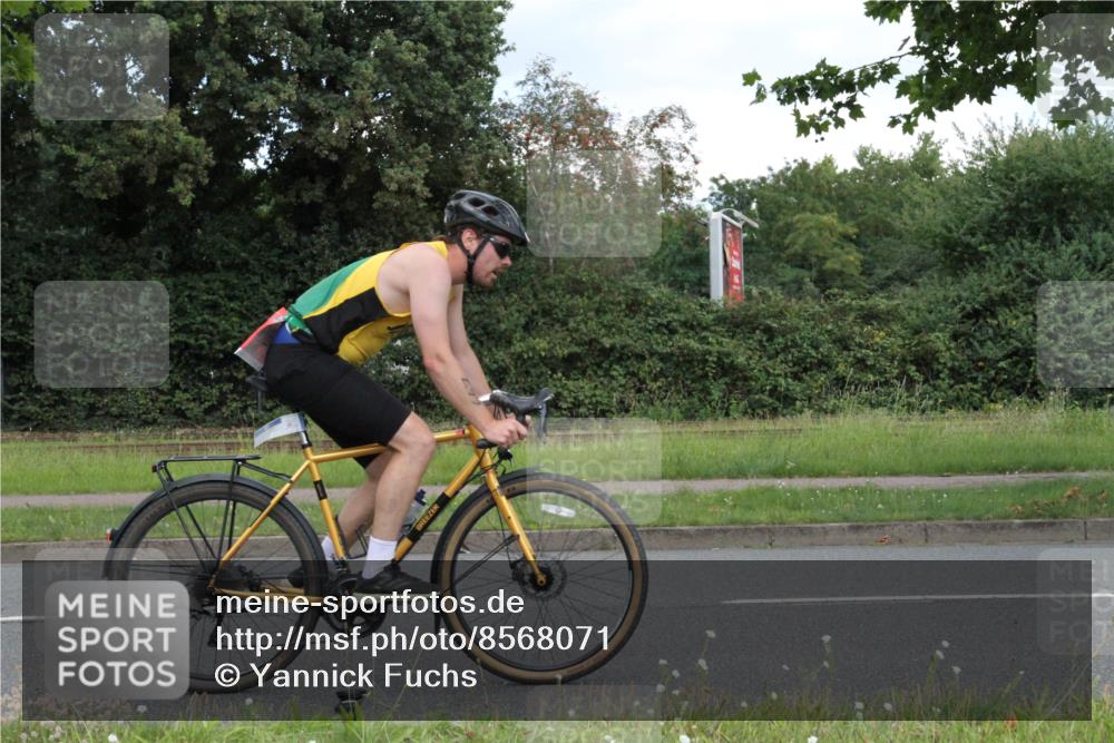 10.08.2025 - GEWOBA Citytriathlon Bremen Yannick Fuchs http://msf.ph/oto/8568071 10.08.2025 12:51:28 Radfahren 556, 575, 667, 822, 912 meine-sportfotos.de
