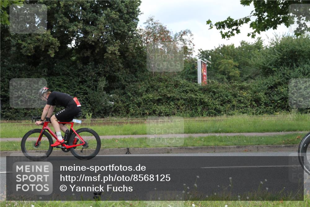 10.08.2025 - GEWOBA Citytriathlon Bremen Yannick Fuchs http://msf.ph/oto/8568125 10.08.2025 12:52:56 Radfahren 565, 635, 642, 686, 763, 833, 895, 915, 919, 956 meine-sportfotos.de