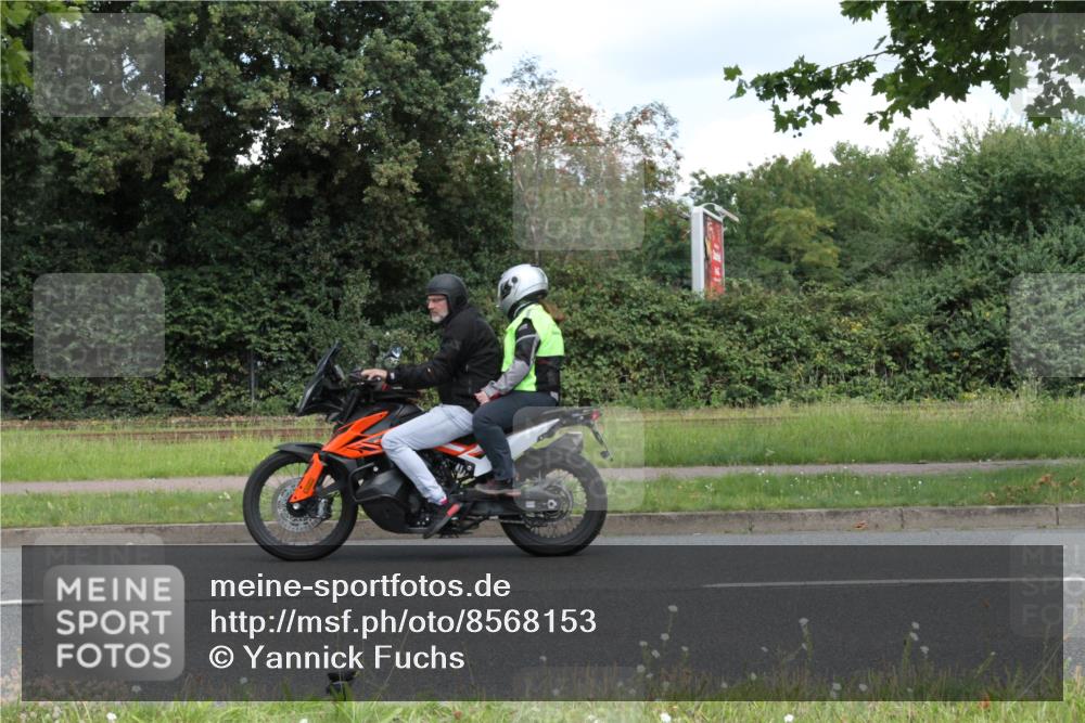 10.08.2025 - GEWOBA Citytriathlon Bremen Yannick Fuchs http://msf.ph/oto/8568153 10.08.2025 12:53:42 Radfahren 631, 739, 902, 933, 966, 1035 meine-sportfotos.de