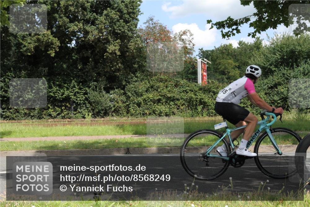 10.08.2025 - GEWOBA Citytriathlon Bremen Yannick Fuchs http://msf.ph/oto/8568249 10.08.2025 12:55:12 Radfahren 563, 696, 714, 761, 766, 794, 877, 1015 meine-sportfotos.de