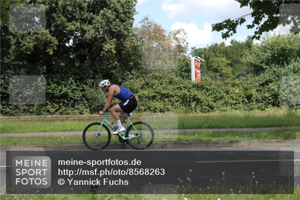 10.08.2025 - GEWOBA Citytriathlon Bremen Yannick Fuchs http://msf.ph/oto/8568263 10.08.2025 12:55:22 Radfahren 696, 714, 766, 794, 877, 982, 1015, 1033 meine-sportfotos.de