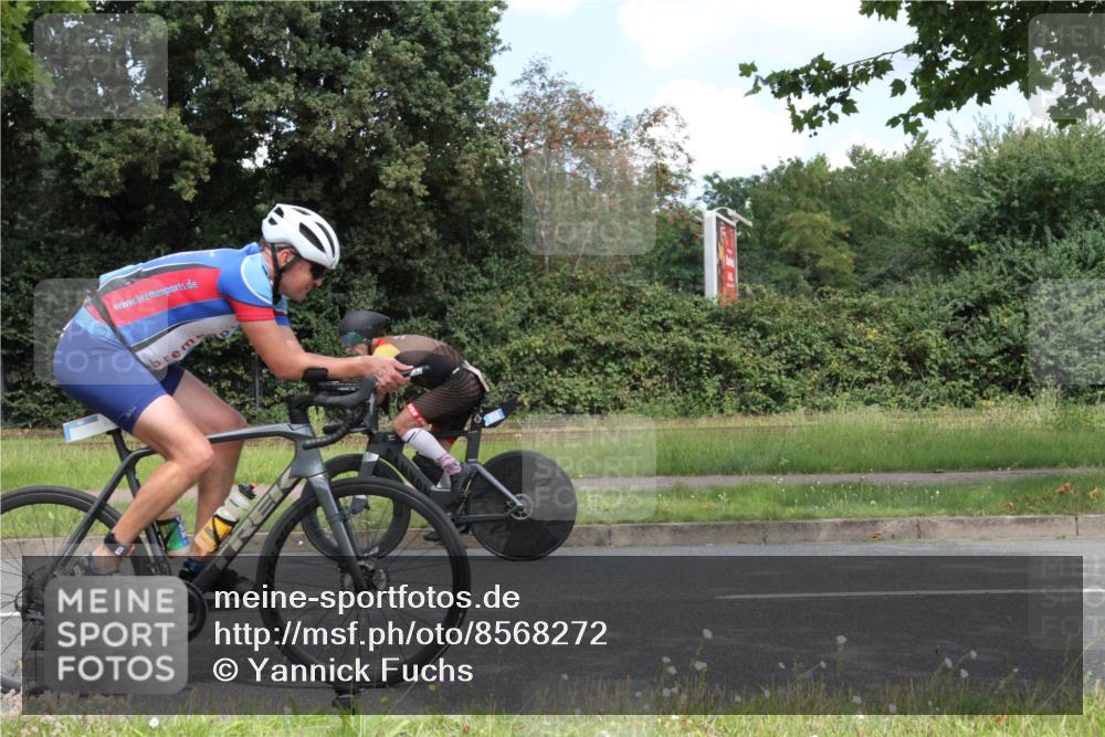 10.08.2025 - GEWOBA Citytriathlon Bremen Yannick Fuchs http://msf.ph/oto/8568272 10.08.2025 12:55:38 Radfahren 636, 658, 729, 779, 804, 843, 880, 982, 1033 meine-sportfotos.de