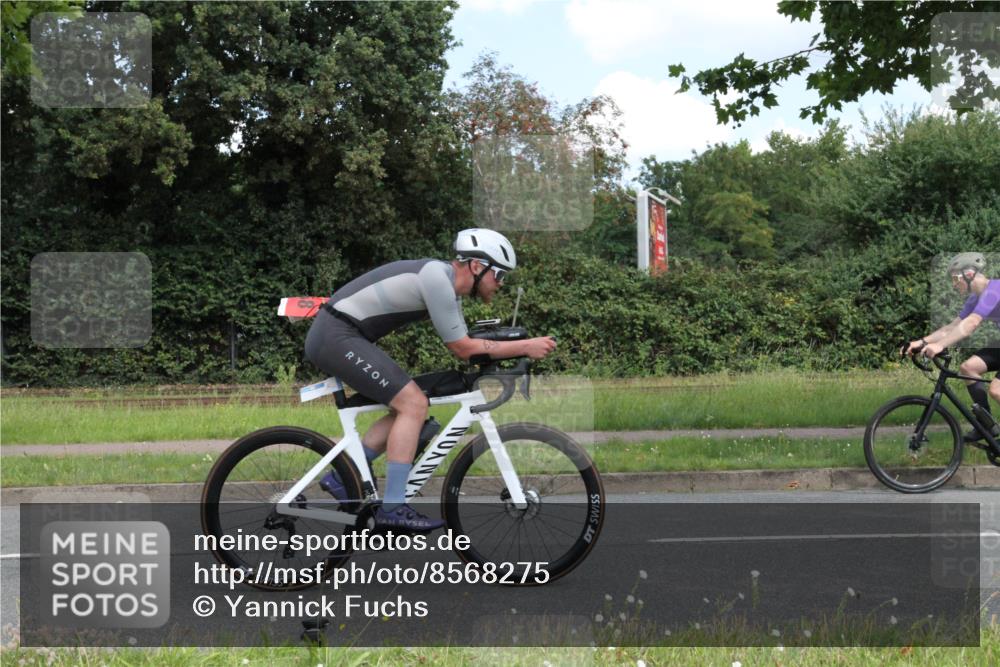 10.08.2025 - GEWOBA Citytriathlon Bremen Yannick Fuchs http://msf.ph/oto/8568275 10.08.2025 12:55:40 Radfahren 636, 658, 729, 779, 804, 843, 880, 1033 meine-sportfotos.de