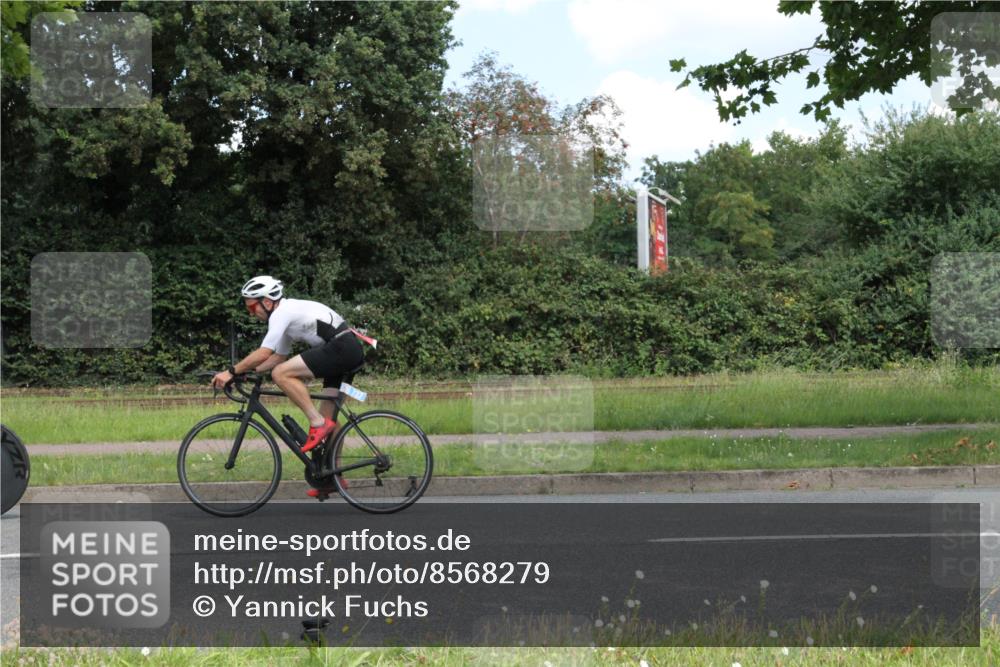 10.08.2025 - GEWOBA Citytriathlon Bremen Yannick Fuchs http://msf.ph/oto/8568279 10.08.2025 12:55:42 Radfahren 636, 658, 729, 779, 804, 843, 880, 890, 1033 meine-sportfotos.de
